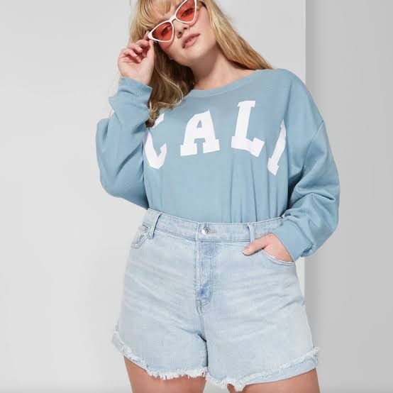 7. Baju Lengan Panjang dan Celana Pendek