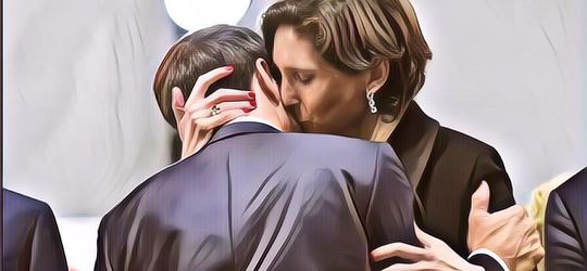 Vial di X Foto Presiden Prancis dan Menteri Olahraga yang Sedang Ciuman, Netizen: Gak Pantas!