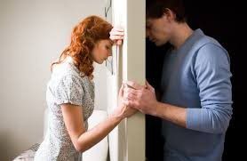 1. Selalu Bertengkar tentang Hal-hal Kecil