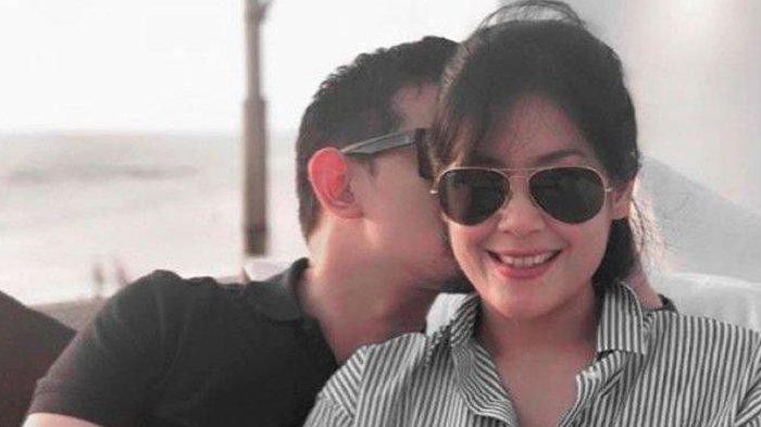 Perceraian ini tentunya sangat mengejutkan mengingat mereka baru dua tahun menikah 