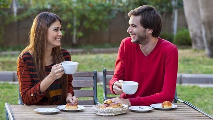 1. Cobalah tak selalu membicarakan tentang seks