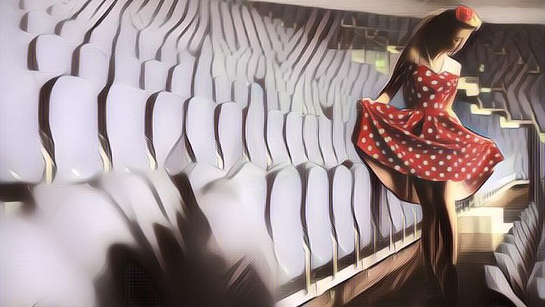 Sebetulnya Apa yang Dipikirkan Laki-Laki Saat Melihat Perempuan Berbaju Merah?