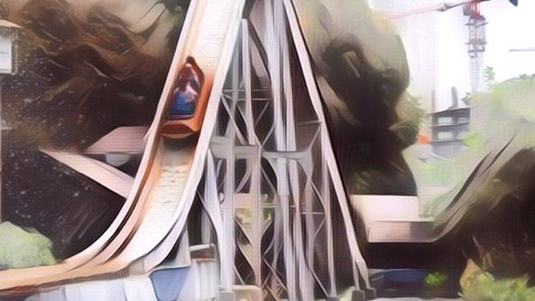 Asyik Tunggangi Wahana Niagara-gara Dufan, Penumpang Paling Belakang Ini Malah Jadi Sorotan