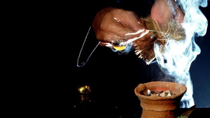 # Tanda-Tanda Seseorang yang Terkenda Pelet atau Mantra Cinta