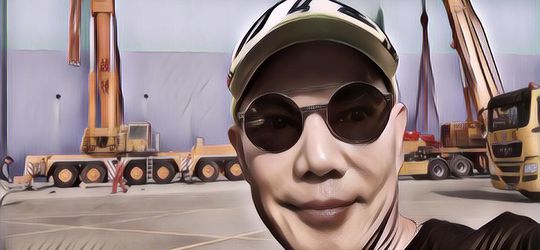 Viral Pengusaha Tajir Hidup Bersama 20 Perempuan di Rumahnya, Istrinya Semua?