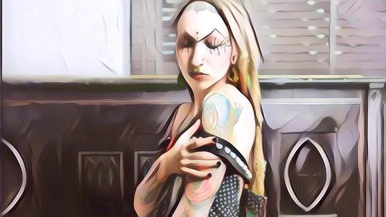 Wanita Ini Punya Tato Seluruh Tubuh Hingga Bikin Ibunya Menangis