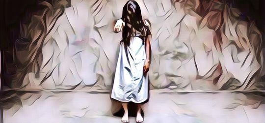 Wkwkwk! Penampakan Kuntilanak yang Gak Napak Tanah Ini Malah Kelihatan Lucu, Bukannya Serem