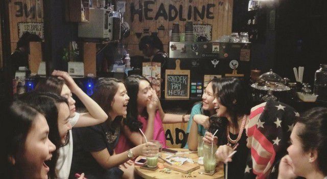 4. Nongkrong sesama jomblo