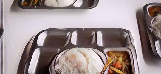 Penampakan Makanan Narapidana Biasa VS Makanan Napi Koruptor, Beda Gak Ya?