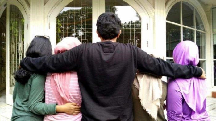 4. Laki-laki Mata Keranjang dan Gemar Poligami