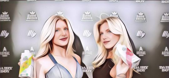 Viral Selebgram Kembar Ini Mengaku Cuma Punya Satu Bra, Sering Rebutan