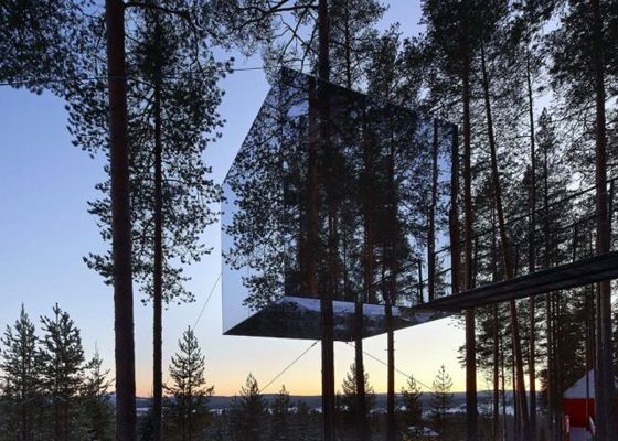 3.	Rumah Cermin, Swedia