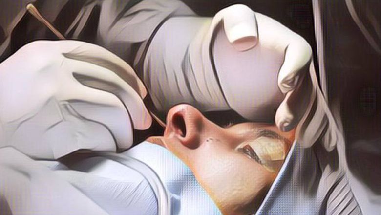 Hiih Merinding! Dokter Ini Keluarkan 145 Belatung di Hidung Pria Ini