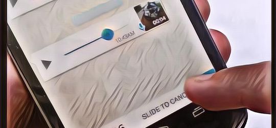 Kocak Abis, Pria Ini Dikirimkan Pesan Suara Oleh Ibunya Saat Lagi Asik Nongkrong