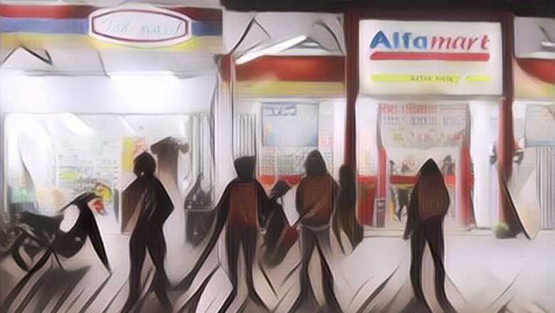 Kalian Tahu Gak, Alasan Kenapa Gerai Indomaret dan Alfamart Seringkali Berdekatan?