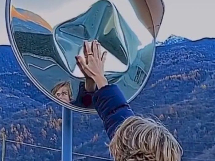 # Cermin Cembung di Tikungan Jalan Ternyata Bukan Terbuat dari Kaca