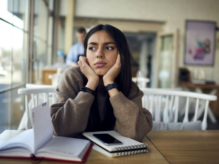 1. Selalu ketinggalan informasi