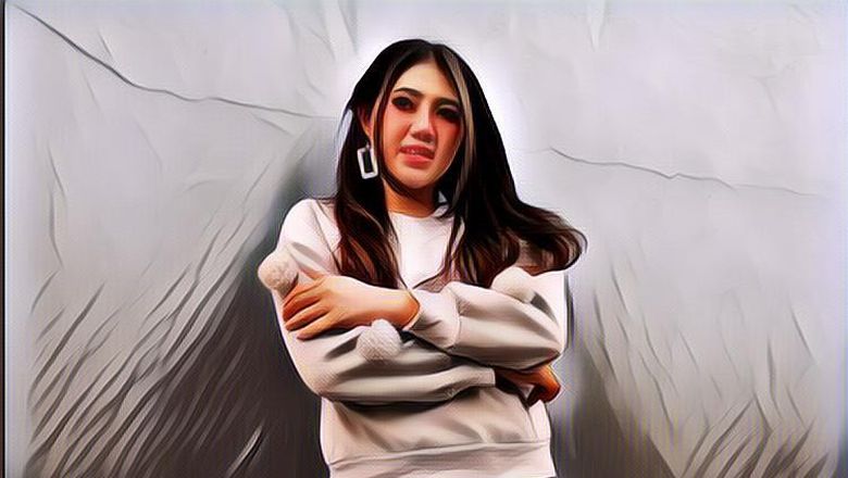 Via Vallen Diturunin dari Pesawat, Wah... Kenapa Nih?