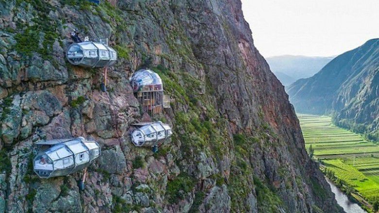 3. Hotel Gantung Tertinggi di Dunia