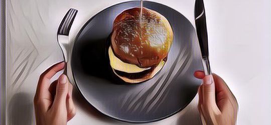 Viral! Pengunjung Wanita Diancam Pelayan Restoran Karena Makan Burger Pakai Garpu Dan Pisau