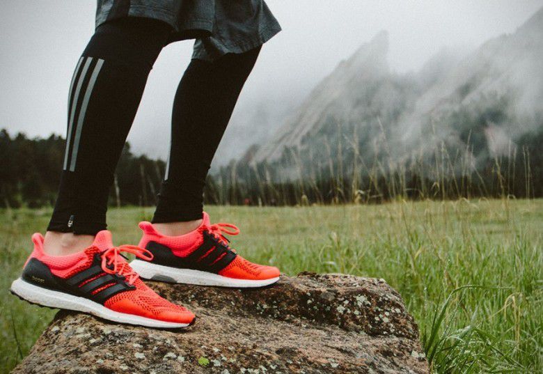 3. Sepatu olahraga