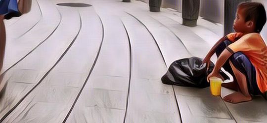 Sedih, Kisah Pedagang Bocah Ini Viral Karena Hidupnya Sering Disiksa Ibunya