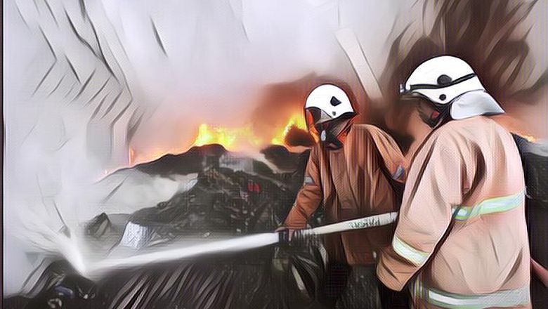 Benar-Benar Gak Masuk Akal! Wanita Ini Sengaja Bikin Kebakaran Demi Bisa Menggoda Petugas Damkar