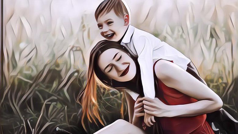 Lelaki Ini Nekat Naik Truk Pemangkas Pohon Demi Ketemu Ibunya saat Karantina, Sweet Banget!