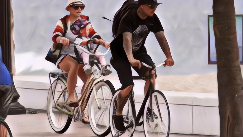 Selebritis Hollywood Ini Memilih Bersepeda Sebagai Hobinya, Biar Sehat!