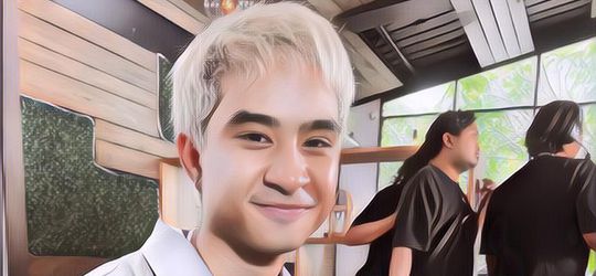 Mirip Devano Danendra, Ternyata 4 Artis Beragama Islam Ini Dikira Pindah Agama karena Pakai “Kalung Salib”