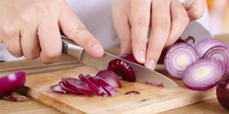 Gunakan irisan bawang putih