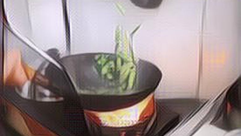 Gara-Gara Pesanannya Tak Kunjung Disajikan, Pria Ini Banting Wajan Pedagang