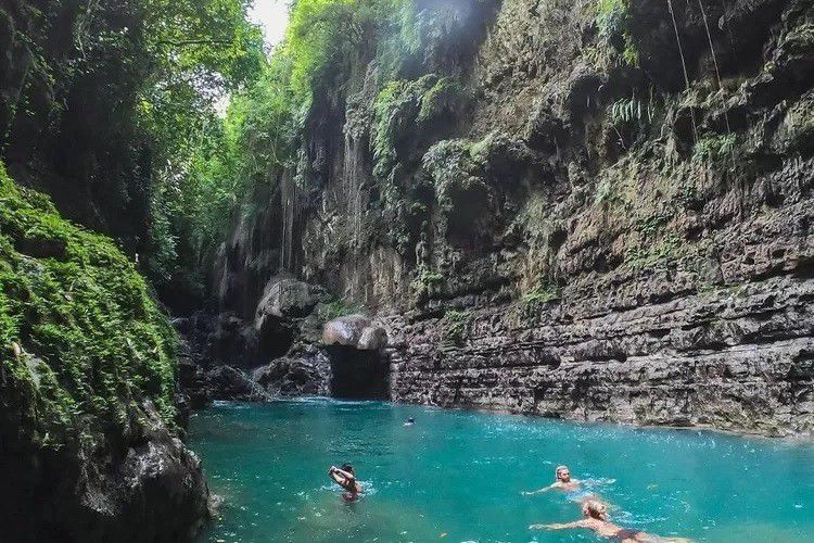 1. Green Canyon Body Rafting Pangandaran