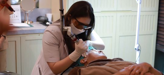 Mengenal Pico Laser Treatment, Cara Etrea Anti Aging Clinic Mengatasi Semua Masalah Kulit
