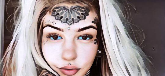 Menato Bola Mata Menjadi Biru, Apa Tidak Sakit?