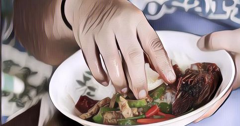 Gak Nyangka, Makan Pakai Tangan Ternyata Bagus untuk Kesehatan!