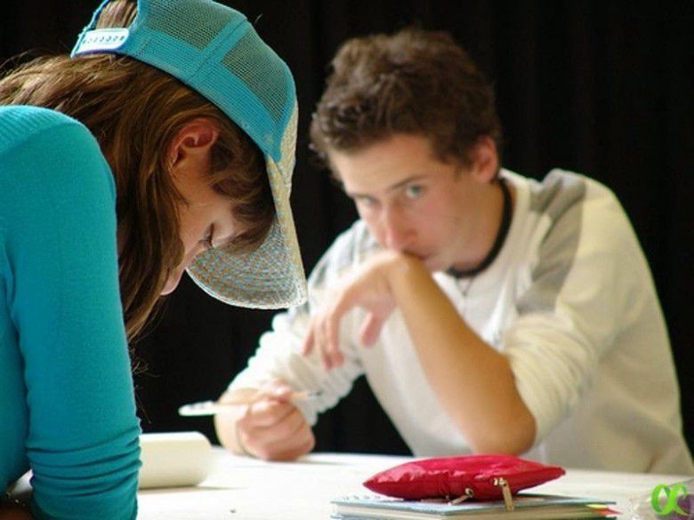 si gengsi curi pandang