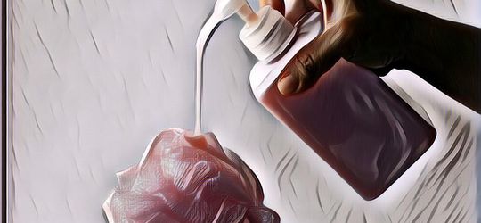 Agar Tidak Menjadi Sarang Kuman, Begini Tips Menggunakan Shower Puff Saat Mandi