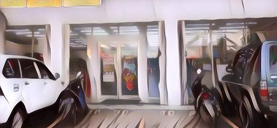 Kadang Bikin Pengunjung Resah, Berapa Sih Penghasilan Tukang Parkir Indomaret?