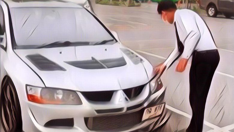 Gokil! Wanita Ini Viral Setelah Memberikan Hadiah Mobil untuk Sang Pacar Pakai Uang Tunai