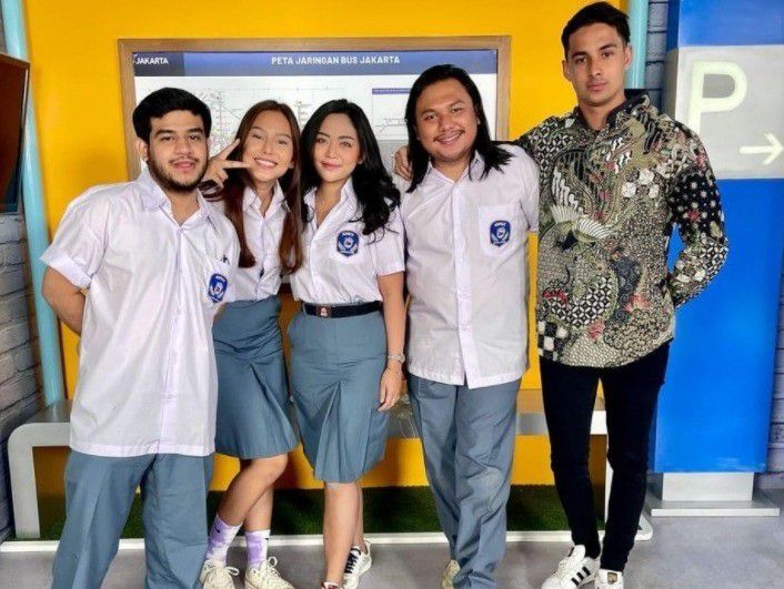 # Selain libur atau hadir di acara yang sama, Rachel dan Salim juga sempat bergabung di sebuah proyek bersama.