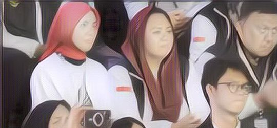 5 Gerak-gerik Eca Aura Saat Nonton Langsung Debat Capres Bareng Anak Ganjar Pranowo