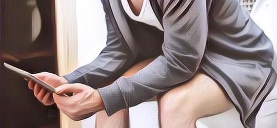 Inilah Alasan Kenapa Kamu Harus Mulai STOP Main HP di Toilet, Gak Sehat Banget!