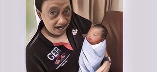 Pria Perkasa! Darftar Artis Tua yang Punya Anak Kecil, Dikira Cucu
