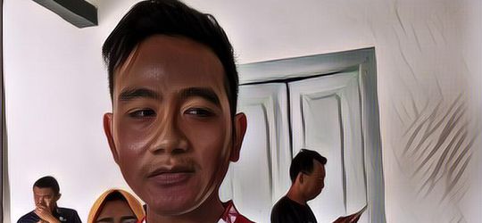 Reaksi Gibran Kehilangan Sandal Saat Salat Jumat: Itu Giveaway Secara Diam-diam