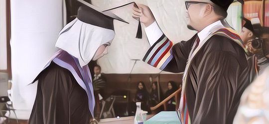 Sudah Tahu Belum Artinya Tali Toga Dipindah dari Kiri ke Kanan Saat Wisuda?