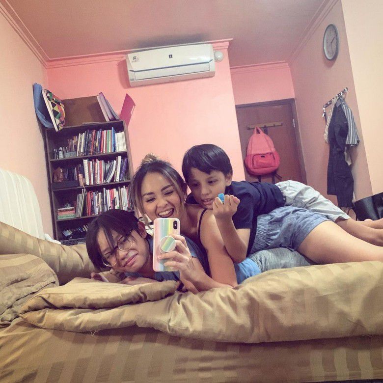 Bersama dengan Dua Anak Lelakinya