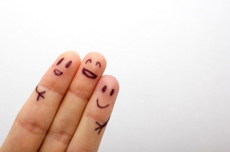 3. Jari telunjuk dan jari manis sejajar