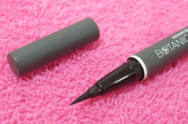 4. Mineral Botanica Precision Eyeliner Pen