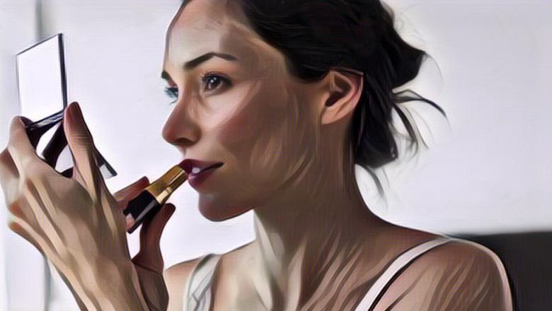 Wanita Wajib Waspada! 4 Kandungan pada Makeup Ini Diketahui Sangat Berbahaya